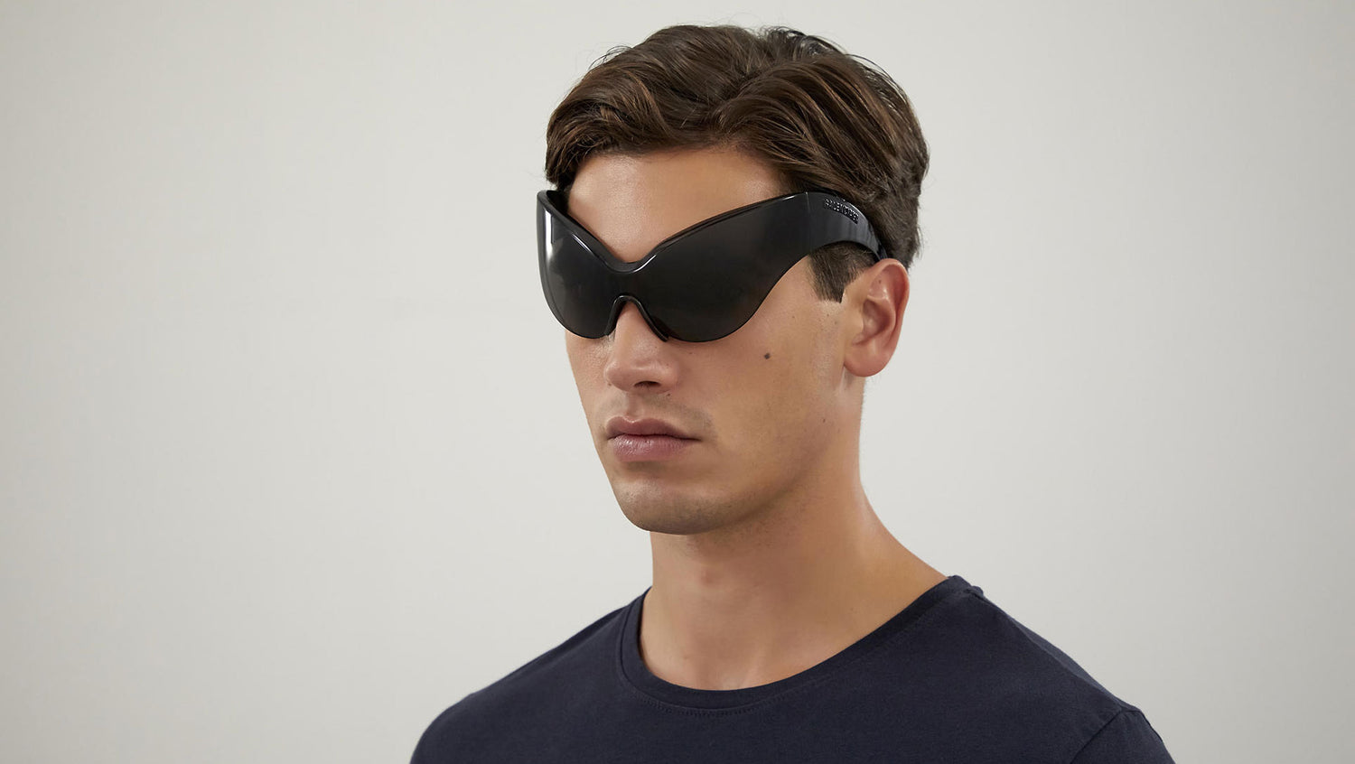 BB0200S 001 transparent grey