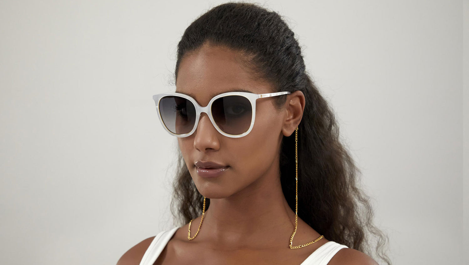 GG1076S 003 shiny white