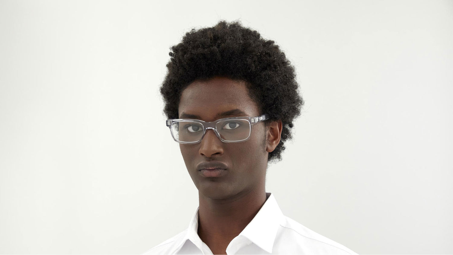 MB0179O 004 transparent grey