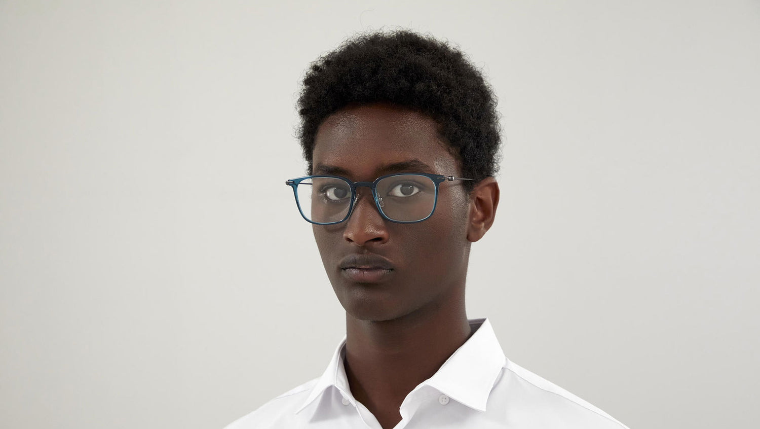 MB0100O 006 transparent blue